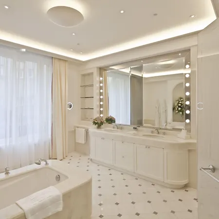 Le Bristol Paris, Oetker 5*